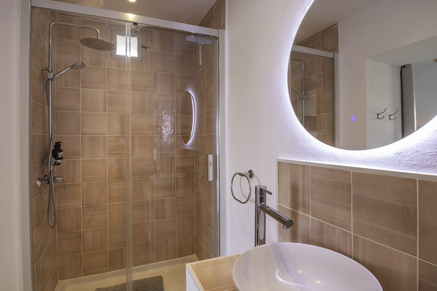 Superior Double — bathroom.
