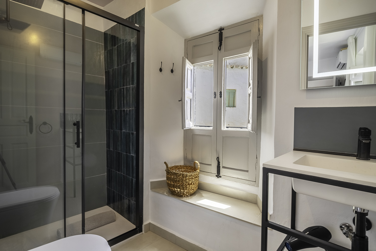 Luxury Double — bathroom.